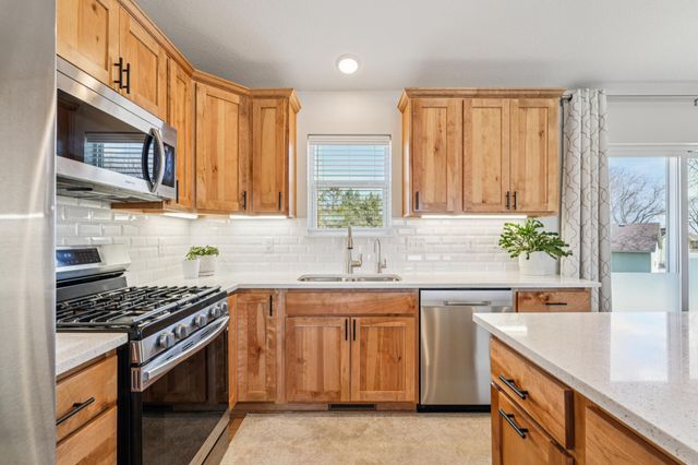 206 9th Ave Court NW, Lonsdale, MN 55046