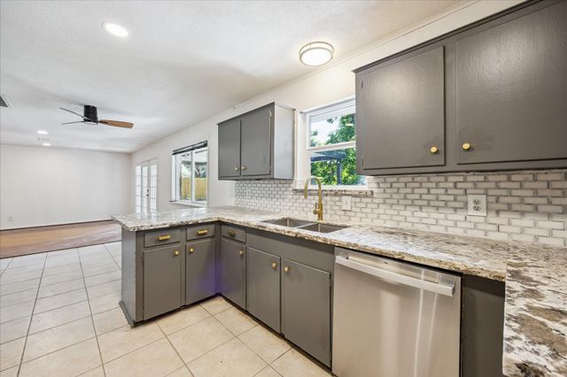 5419 Beechnut Street, Houston, TX 77096