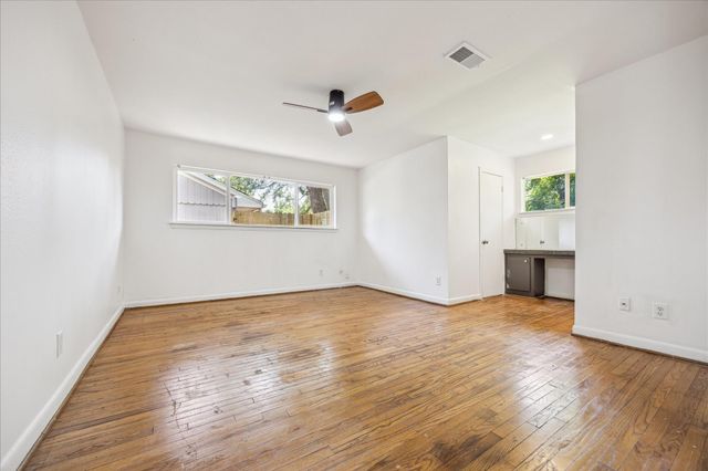 5419 Beechnut Street, Houston, TX 77096