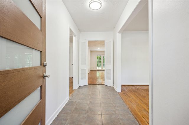 5419 Beechnut Street, Houston, TX 77096