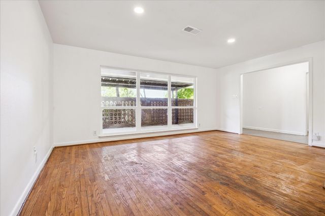 5419 Beechnut Street, Houston, TX 77096