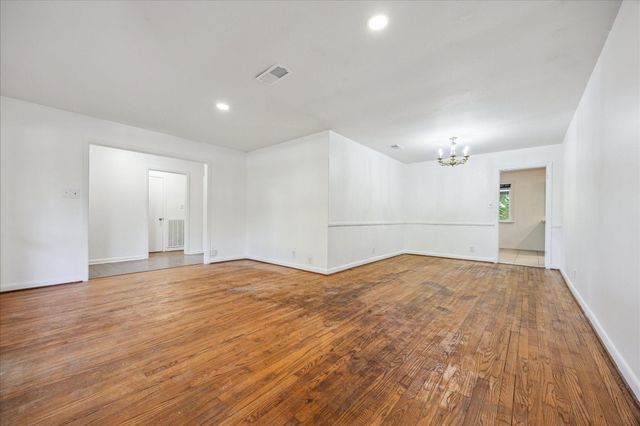 5419 Beechnut Street, Houston, TX 77096