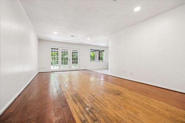 5419 Beechnut Street, Houston, TX 77096