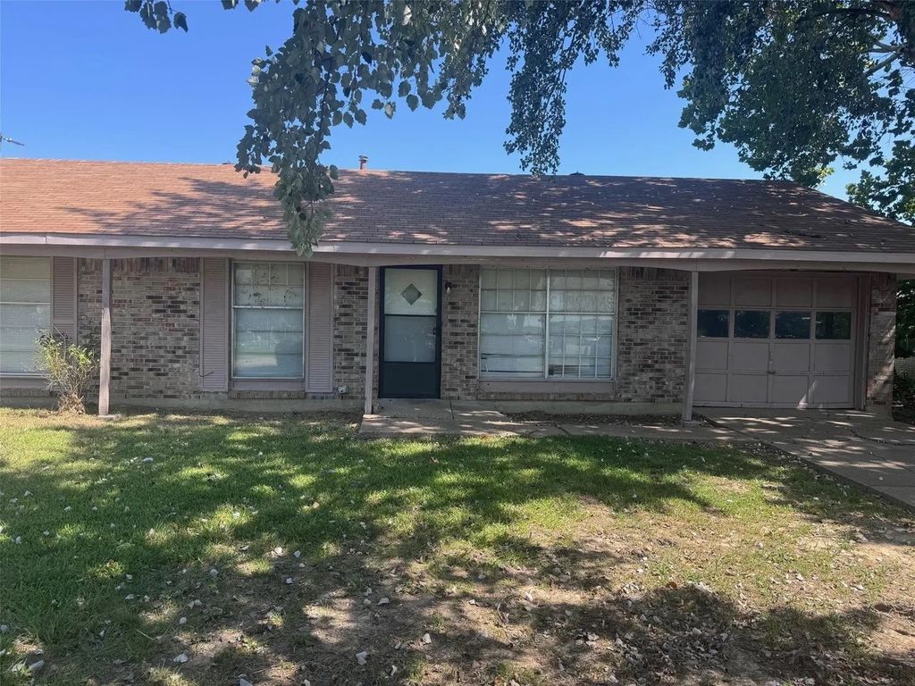 2112 SUNSET, Paris, TX 75421