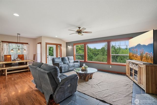 14900 NE Critter Hill Drive, Amboy, WA 98601