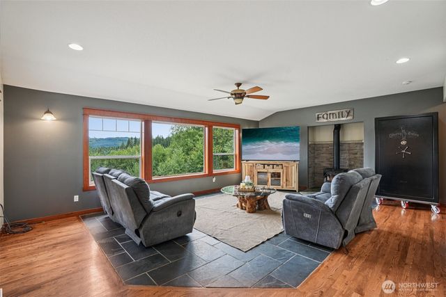 14900 NE Critter Hill Drive, Amboy, WA 98601