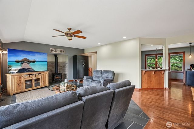 14900 NE Critter Hill Drive, Amboy, WA 98601