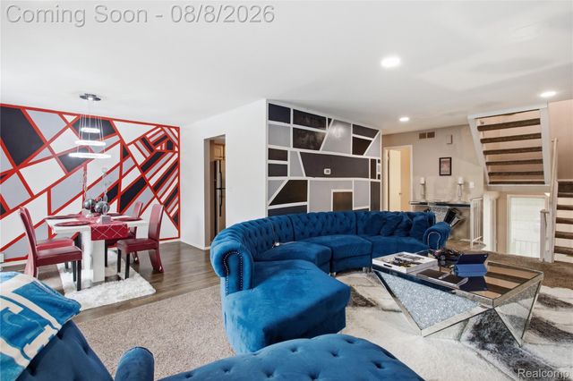 20350 Weybridge Street, Clinton Charter Township, MI 48036