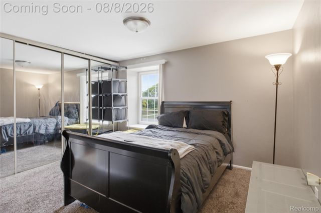 20350 Weybridge Street, Clinton Charter Township, MI 48036