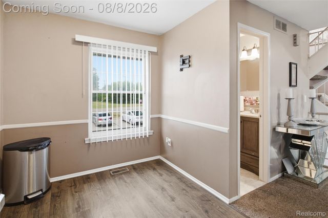 20350 Weybridge Street, Clinton Charter Township, MI 48036