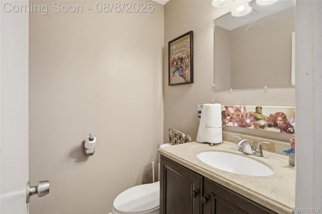 20350 Weybridge Street, Clinton Charter Township, MI 48036