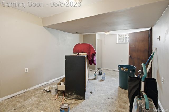20350 Weybridge Street, Clinton Charter Township, MI 48036