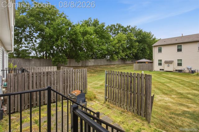 20350 Weybridge Street, Clinton Charter Township, MI 48036