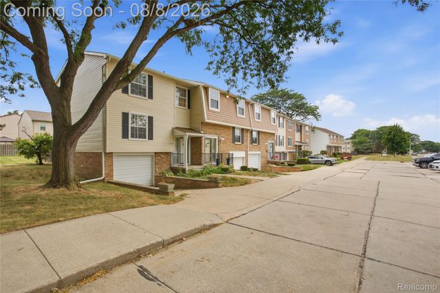 20350 Weybridge Street, Clinton Charter Township, MI 48036