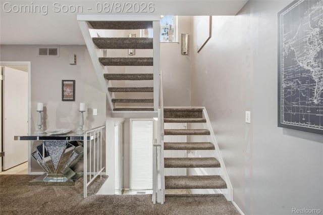 20350 Weybridge Street, Clinton Charter Township, MI 48036