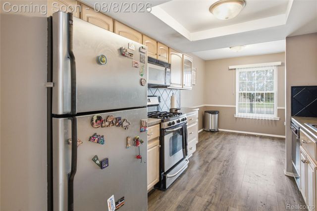 20350 Weybridge Street, Clinton Charter Township, MI 48036