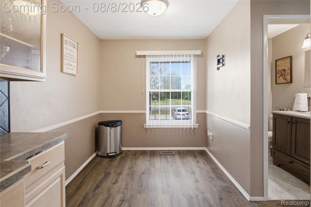 20350 Weybridge Street, Clinton Charter Township, MI 48036
