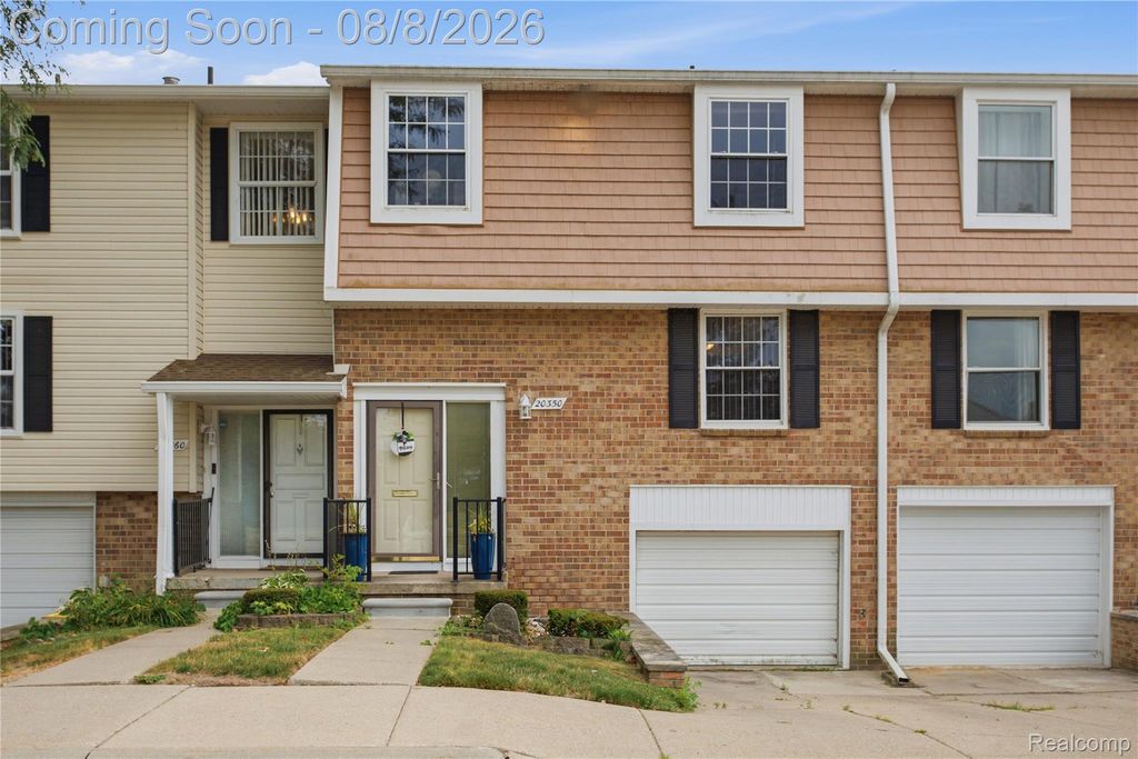 20350 Weybridge Street, Clinton Charter Township, MI 48036