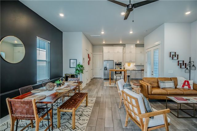 134 E South Street, Fayetteville, AR 72701