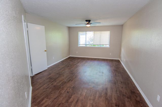 16746 Selder Drive, Friendswood, TX 77546