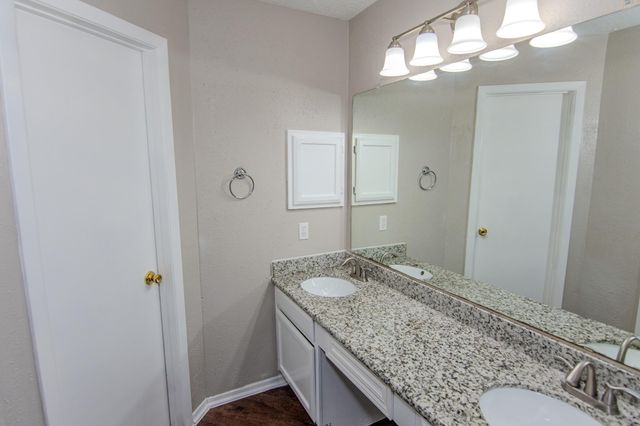16746 Selder Drive, Friendswood, TX 77546