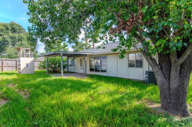16746 Selder Drive, Friendswood, TX 77546