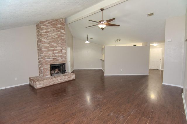 16746 Selder Drive, Friendswood, TX 77546