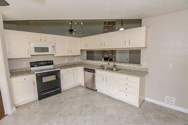 16746 Selder Drive, Friendswood, TX 77546