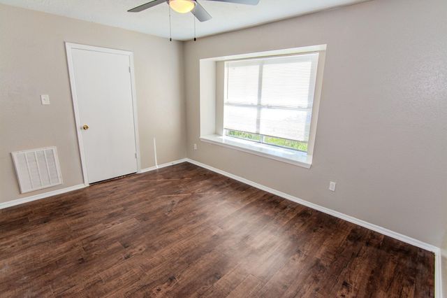 16746 Selder Drive, Friendswood, TX 77546