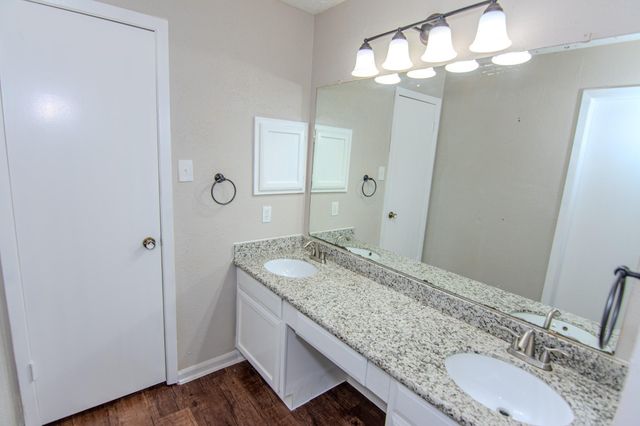 16746 Selder Drive, Friendswood, TX 77546
