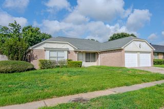 16746 Selder Drive, Friendswood, TX 77546