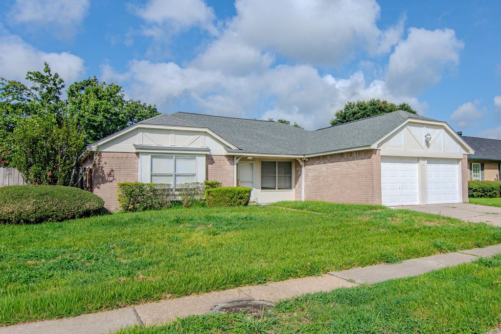 16746 Selder Drive, Friendswood, TX 77546