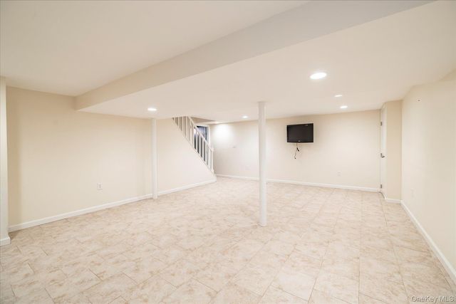 49 Roosevelt Court, Westbury, NY 11590
