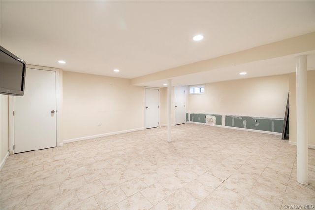 49 Roosevelt Court, Westbury, NY 11590