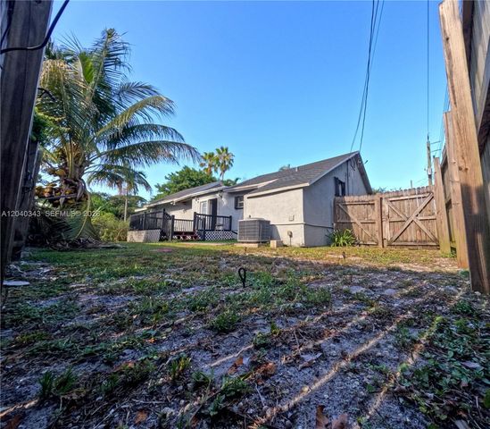 2218 Harding St, Hollywood, FL 33020