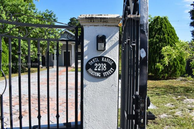 2218 Harding St, Hollywood, FL 33020