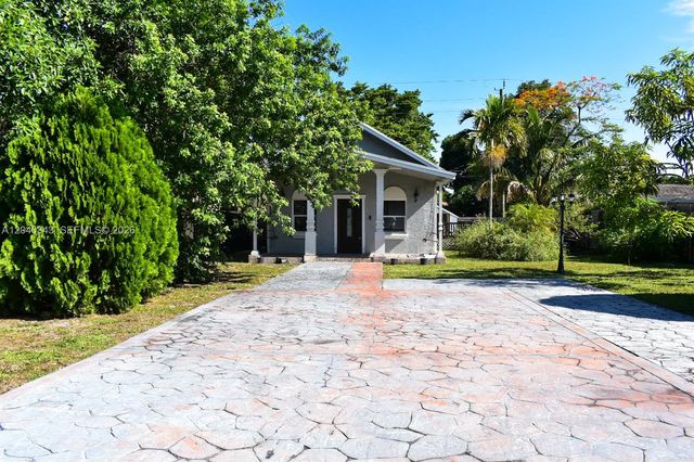 2218 Harding St, Hollywood, FL 33020