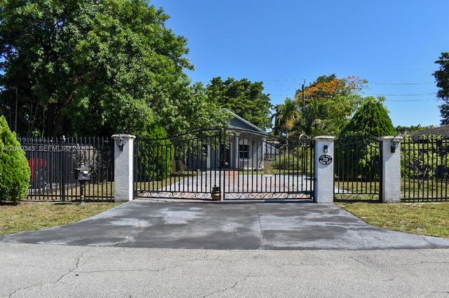 2218 Harding St, Hollywood, FL 33020