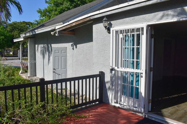 2218 Harding St, Hollywood, FL 33020