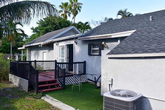 2218 Harding St, Hollywood, FL 33020