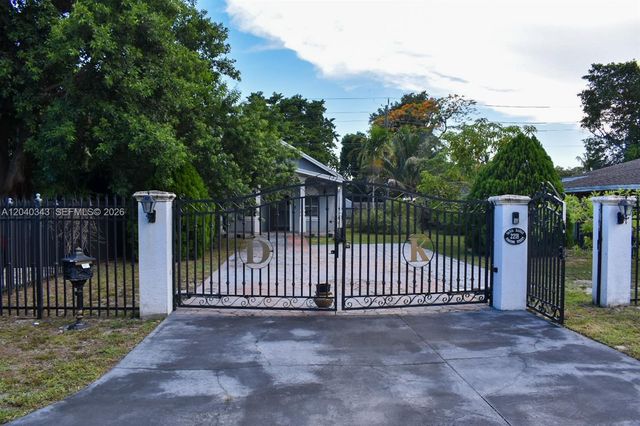 2218 Harding St, Hollywood, FL 33020