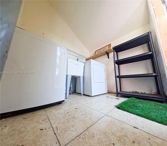 2218 Harding St, Hollywood, FL 33020
