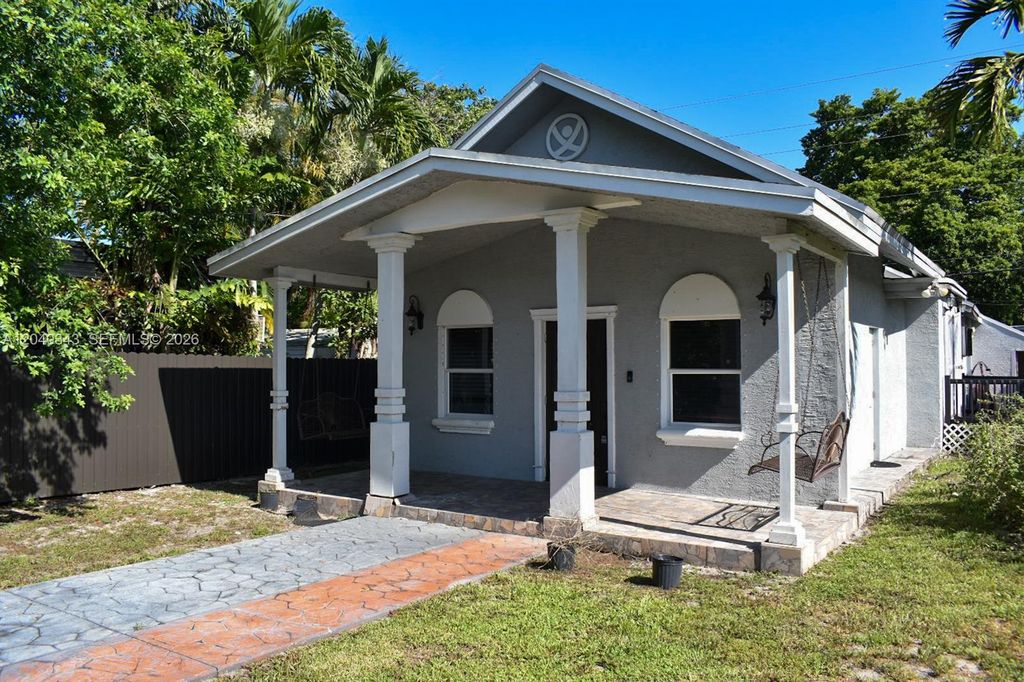 2218 Harding St, Hollywood, FL 33020