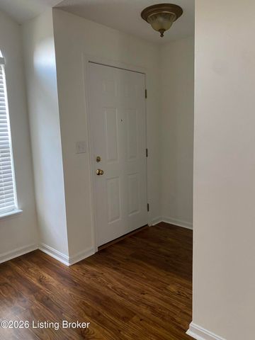 11305 Ridge Lake Dr, Louisville, KY 40272