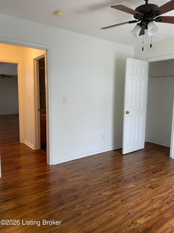 11305 Ridge Lake Dr, Louisville, KY 40272