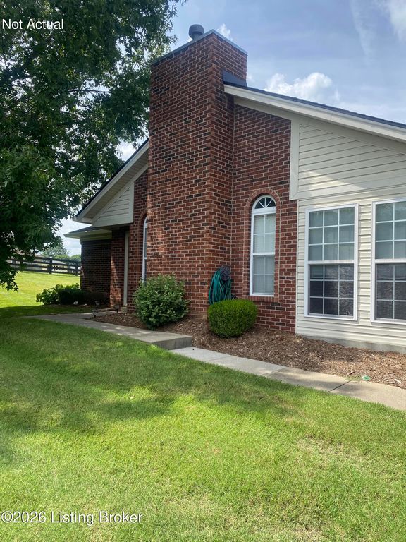 11305 Ridge Lake Dr, Louisville, KY 40272