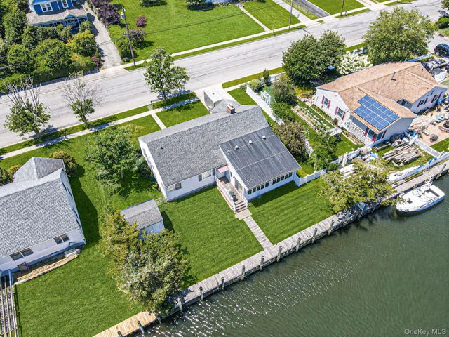 398 Clocks Boulevard, Massapequa, NY 11758