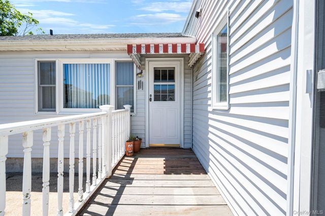 398 Clocks Boulevard, Massapequa, NY 11758
