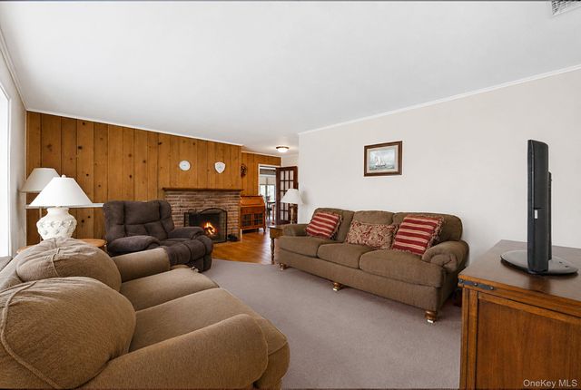 398 Clocks Boulevard, Massapequa, NY 11758