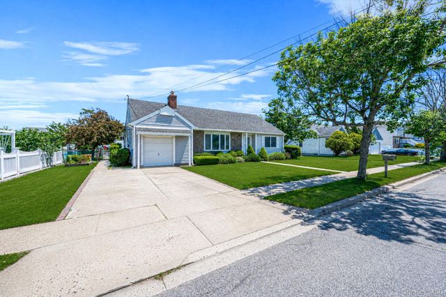 398 Clocks Boulevard, Massapequa, NY 11758